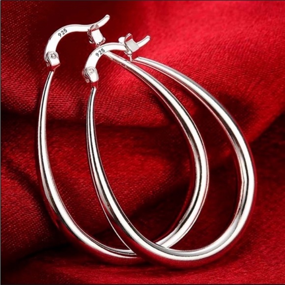 NEW S925 STERLING SILVER OVAL HOOP EARRINGS, NICE EARRINGS, CUTE EARRINGS - Picture 1 of 4